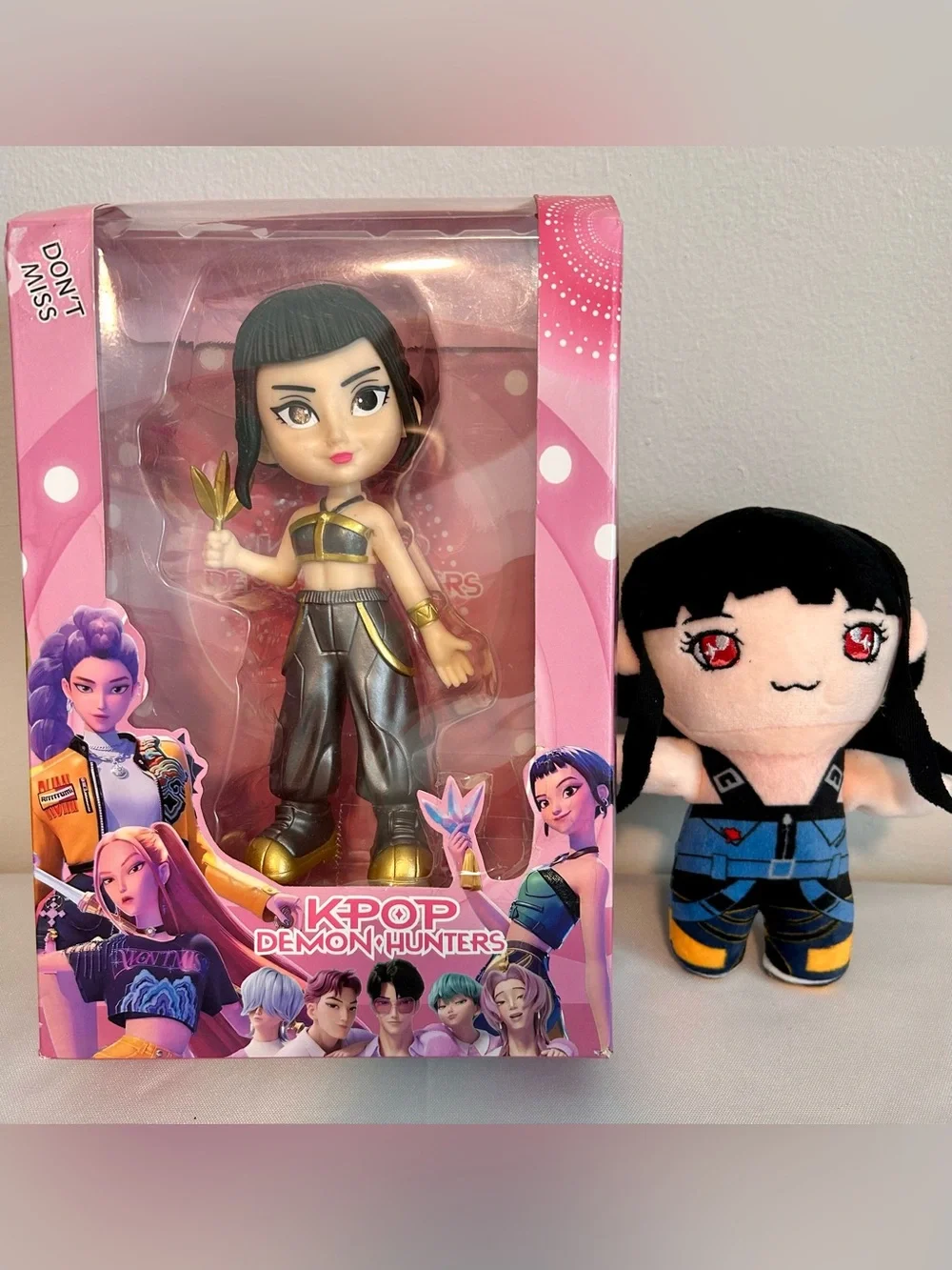 K-Pop Zoey action figure and plush keychain